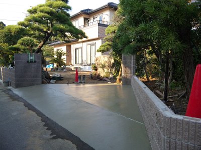 門柱とコンクリート