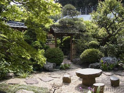 冠木門と天然石テーブル